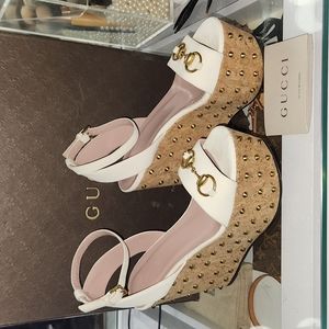 Gucci White and Gold Wedges